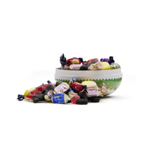 Easter egg fylld med påskmix